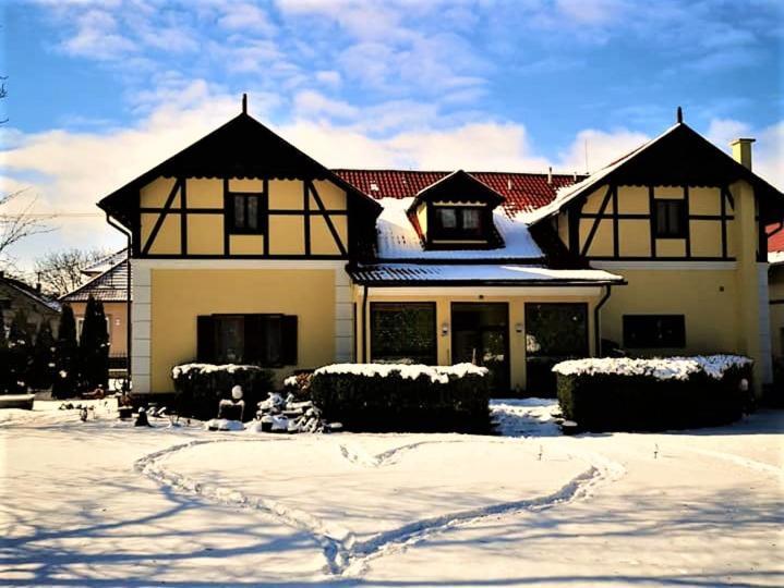 Penzion Pod Orechom Turcianske Teplice Exterior photo